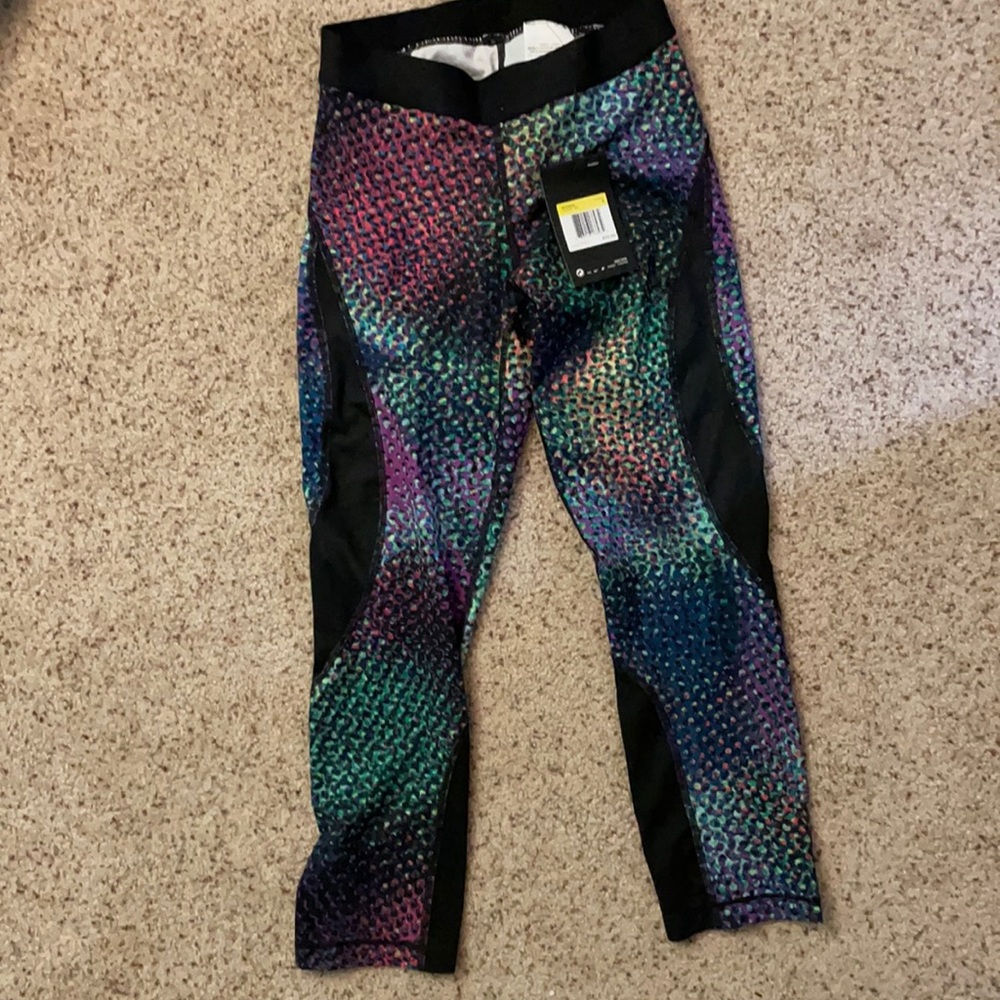 Small Nike Pro crop leggings NWT
